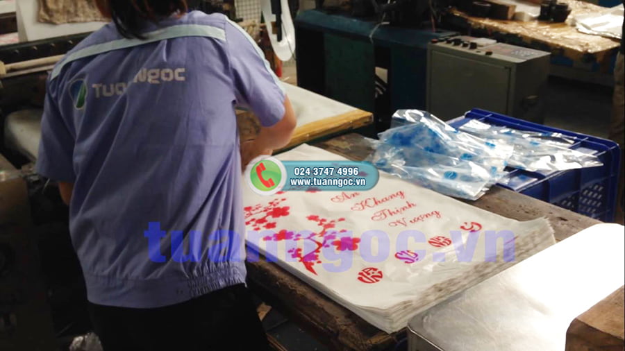 nhà xưởng in túi đựng lịch tết