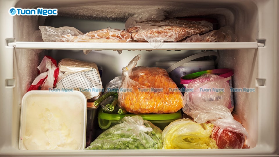 Mẹo tách túi nilon khỏi thịt đông lạnh